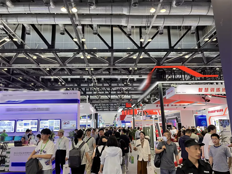 ������ʢ��չ���������ʹ���ͨѶ�����������������������������Ƽ�ǿ��