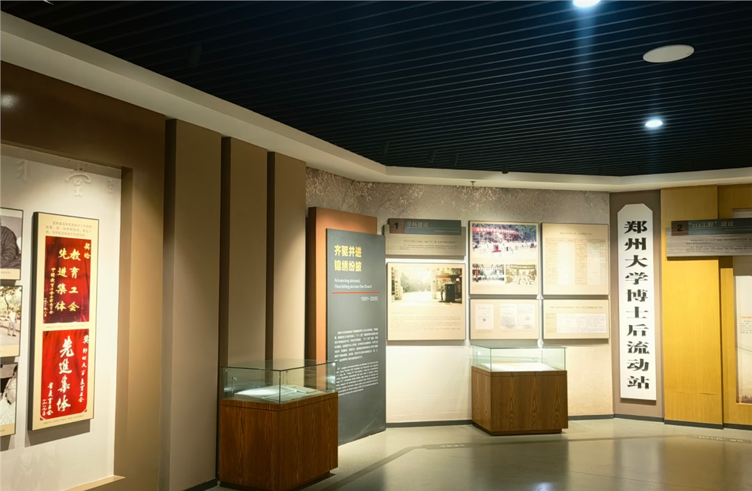 �ӡ���Ĭ���衱���������侳����Уʷ����չ���ݵķ����㲥�뽻�����